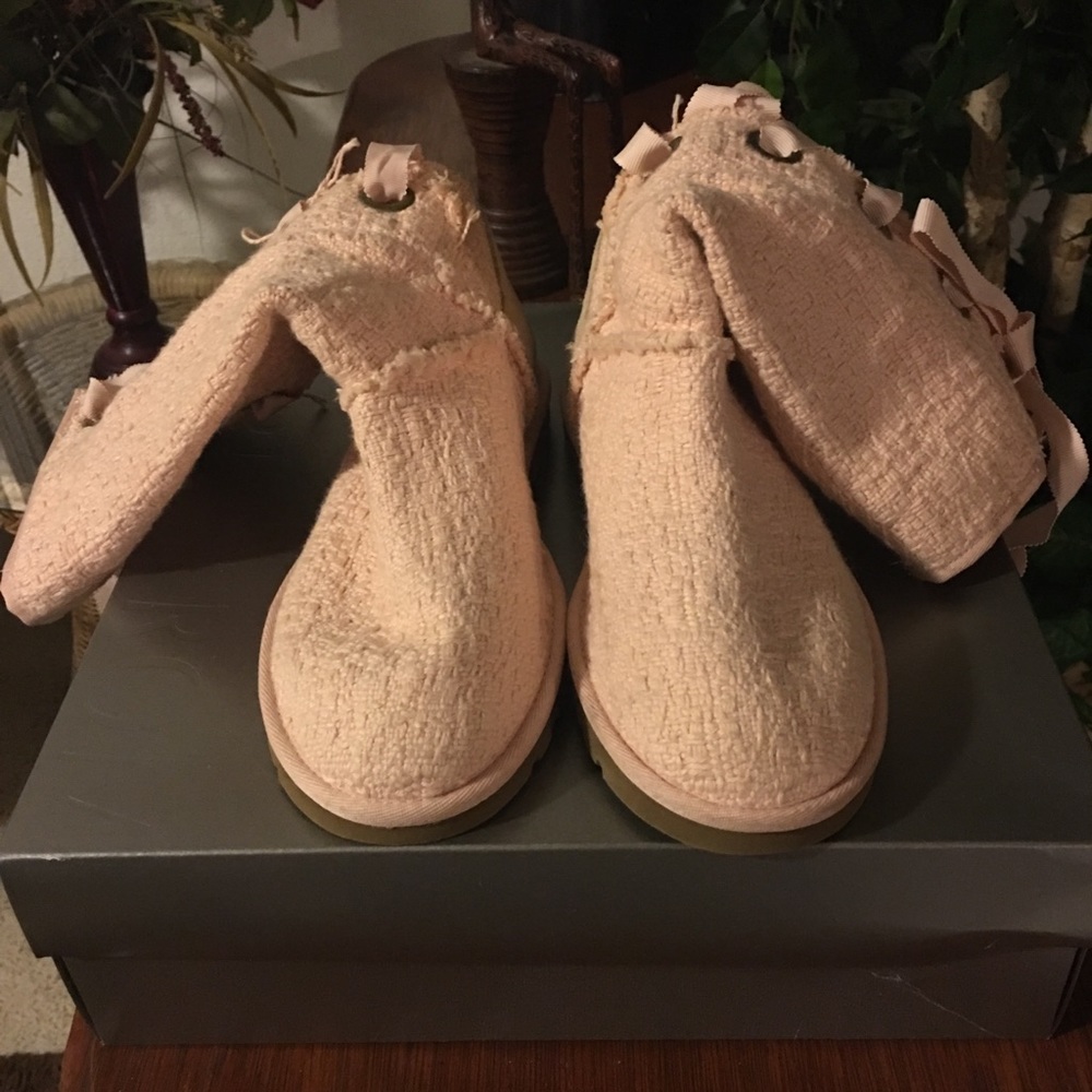 🌸🌸UGG Millennial Pink  Lace Up Boots🌸🌸
